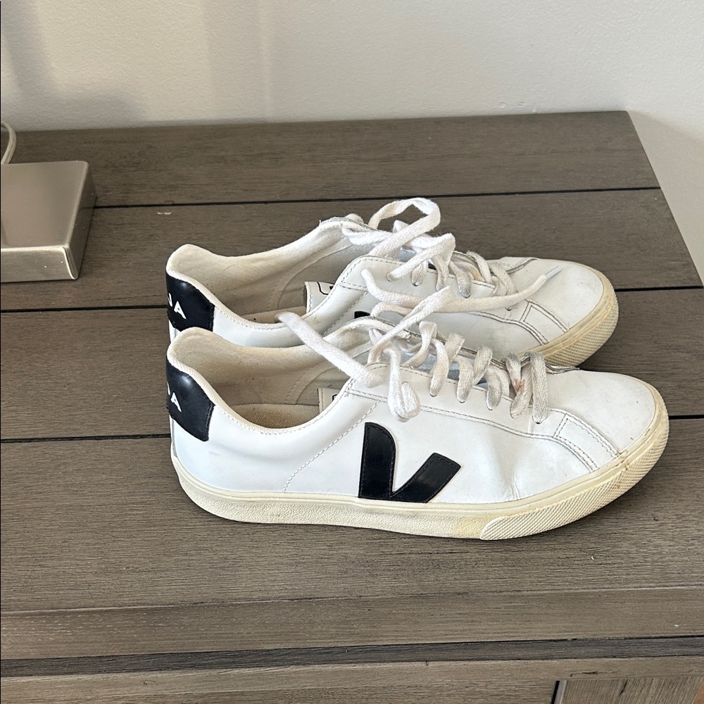 Veja White and Black Casual Sneakers